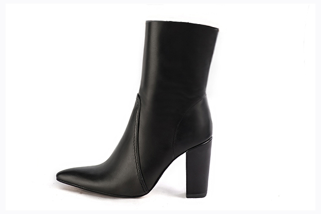 Satin black women's ankle boots with a zip on the inside. Tapered toe. Very high block heels. Profile view - Florence KOOIJMAN